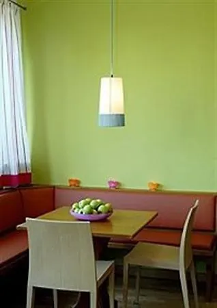 Business & Budget Tessin Hotell